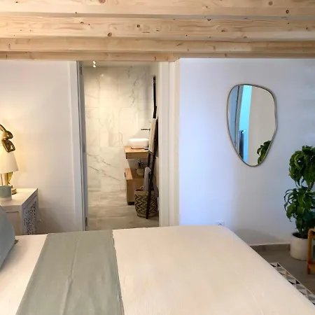 Updated Boho-glam Loft Setúbal