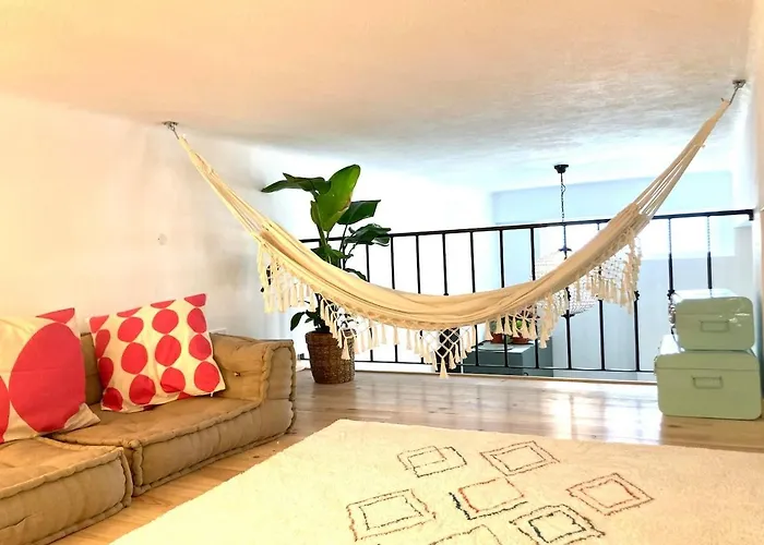 Updated Boho-glam Loft Διαμέρισμα